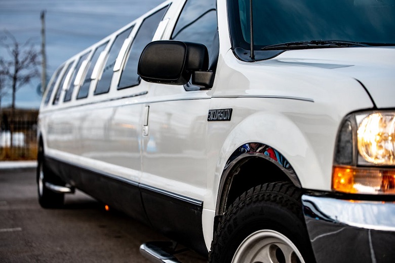 Corporate Transfers in Stylish Limousines