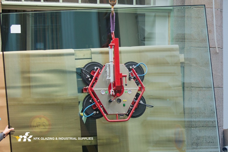 hydraulic glass vacuum lifters work