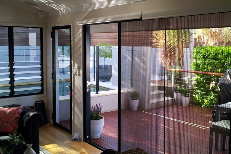 Retractable insect screens